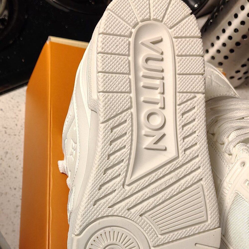 Louis Vuitton LV Trainer Women's Size 8.5 Men's 7 Triple White Custom Sneakers - Picture 6 of 12